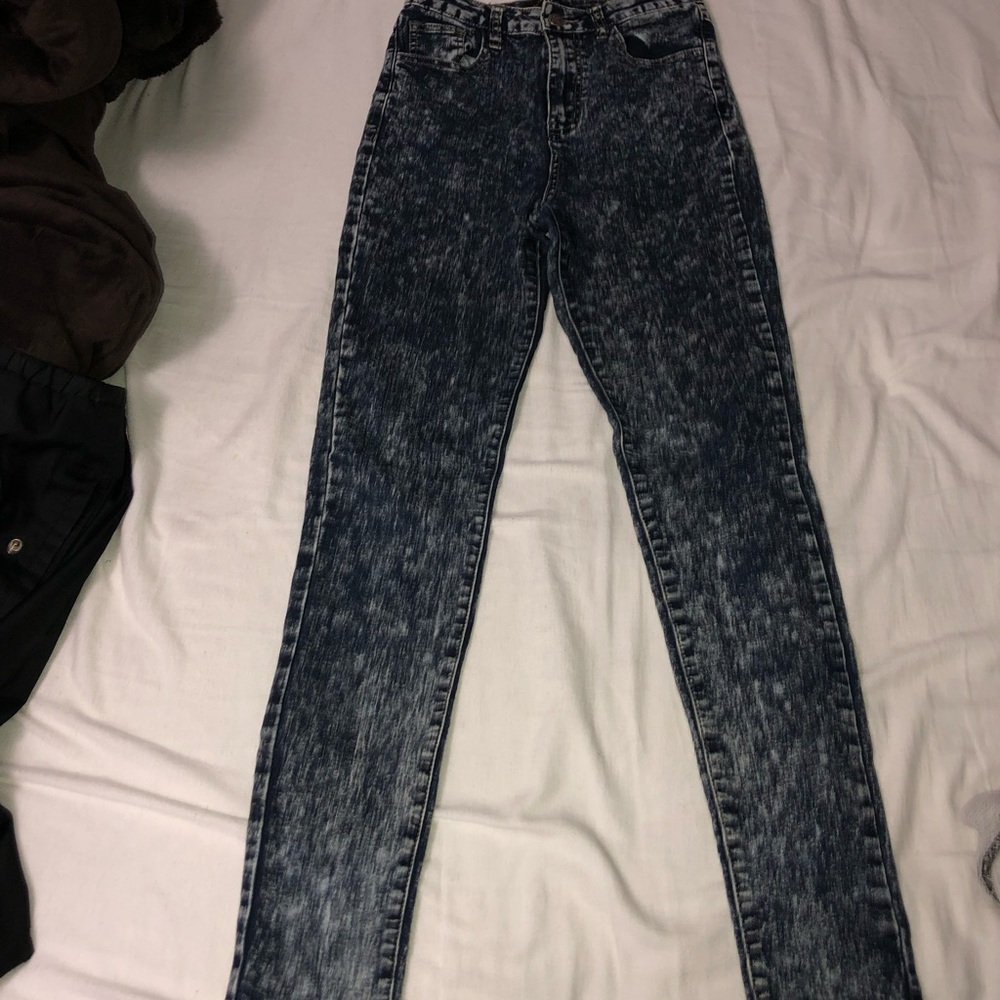 High waisted acid washed jeans